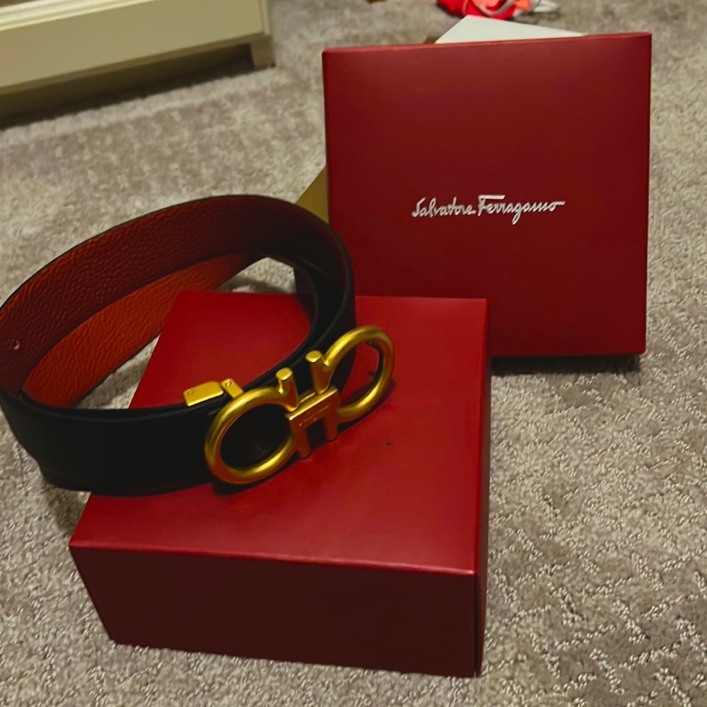 SALVATORE FERRAGAMO reversible 46 Red GANCINI prnt/Black Gancio Logo buckle belt